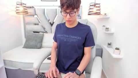 Snapshot of julian_steward chatting on 12.20.25 julian_steward online show from 12.20.25