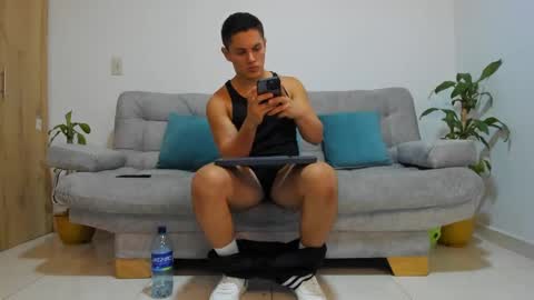 Snapshot of julian_wallace chatting on 12.07.24 julian_wallace online show from 12.07.24