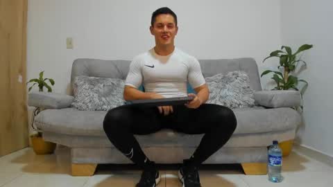 Snapshot of julian_wallace chatting on 12.09.24 julian_wallace online show from 12.09.24