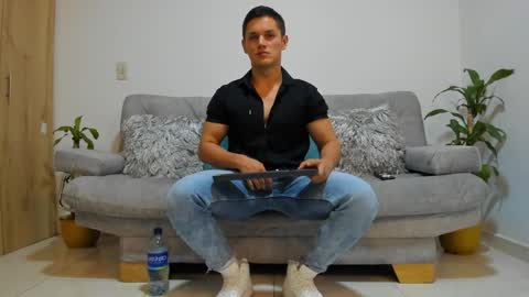 Snapshot of julian_wallace chatting on 12.11.24 julian_wallace online show from 12.11.24
