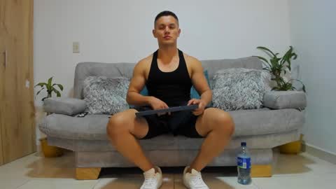 Snapshot of julian_wallace chatting on 12.18.24 julian_wallace online show from 12.18.24