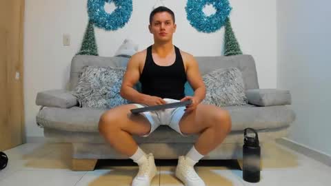 Snapshot of julian_wallace chatting on 12.31.24 julian_wallace online show from 12.31.24
