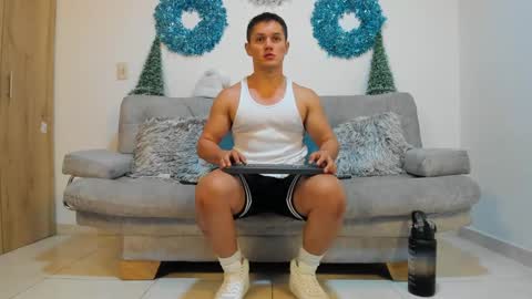 Snapshot of julian_wallace chatting on 12.31.24 julian_wallace online show from 12.31.24