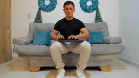 Snapshot of julian_wallace chatting on 01.04.25 julian_wallace online show from 01.04.25