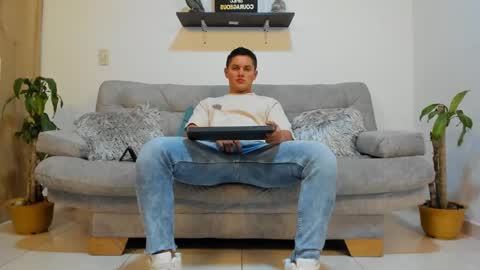 Snapshot of julian_wallace chatting on 01.21.25 julian_wallace online show from 01.21.25
