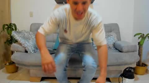 Snapshot of julian_wallace chatting on 01.21.25 julian_wallace online show from 01.21.25