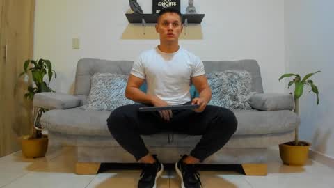 Snapshot of julian_wallace chatting on 01.27.25 julian_wallace online show from 01.27.25