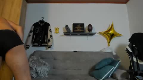 Snapshot of julian_wallace chatting on 10.02.25 julian_wallace online show from 10.02.25