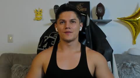 Snapshot of julian_wallace chatting on 10.10.25 julian_wallace online show from 10.10.25
