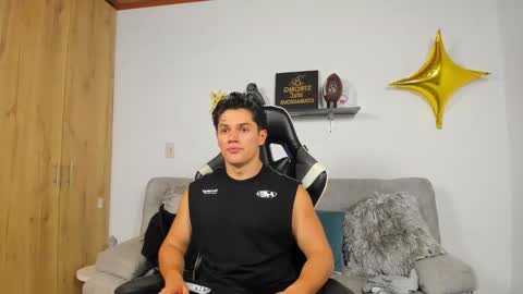 Snapshot of julian_wallace chatting on 01.18.26 julian_wallace online show from 01.18.26