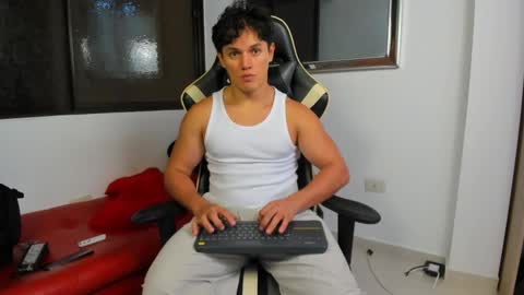 Snapshot of julian_wallace chatting on 02.02.26 julian_wallace online show from 02.02.26