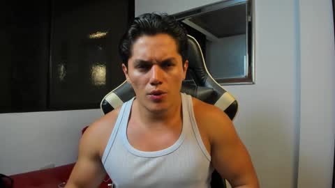 Snapshot of julian_wallace chatting on 02.03.26 julian_wallace online show from 02.03.26