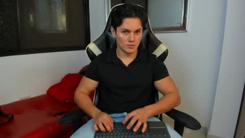 Snapshot of julian_wallace chatting on 02.09.26 julian_wallace online show from 02.09.26