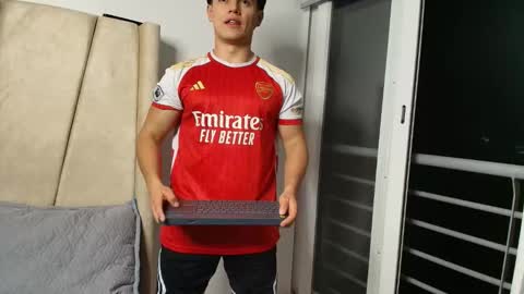 Snapshot of julian_wallace chatting on 02.19.26 julian_wallace online show from 02.19.26