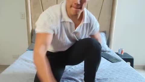 Snapshot of julian_wallace chatting on 02.19.26 julian_wallace online show from 02.19.26