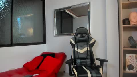 Snapshot of julian_wallace chatting on 02.21.26 julian_wallace online show from 02.21.26