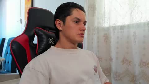 Snapshot of julian_wallace1 chatting on 06.19.26 julian_wallace1 online show from 06.19.26