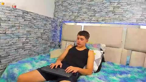 julian online show from 10.10.25