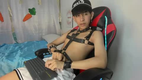 Snapshot of julian_xp chatting on 04.17.26 Julian online show from 04.17.26