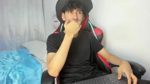 Snapshot of julian_xp chatting on 04.28.26 Julian online show from 04.28.26