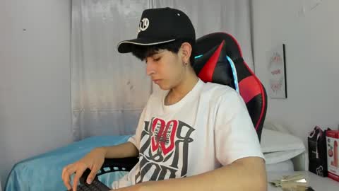 Snapshot of julian_xp chatting on 04.29.26 Julian online show from 04.29.26