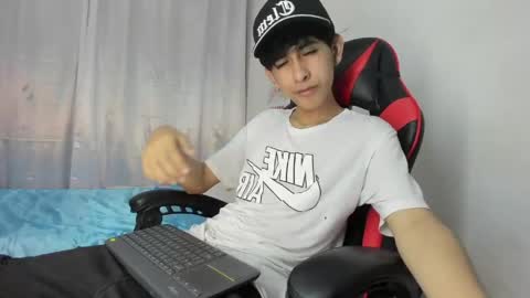 Snapshot of julian_xp chatting on 05.04.26 Julian online show from 05.04.26