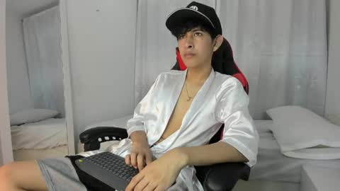 Snapshot of julian_xp chatting on 05.08.26 Julian online show from 05.08.26