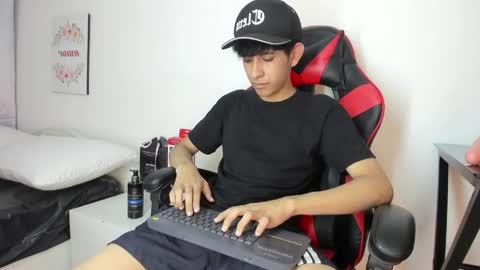 Snapshot of julian_xp chatting on 05.11.26 Julian online show from 05.11.26