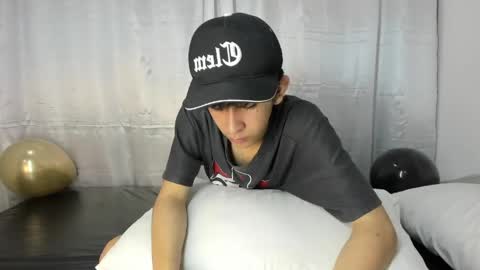 Snapshot of julian_xp chatting on 05.16.26 Julian online show from 05.16.26