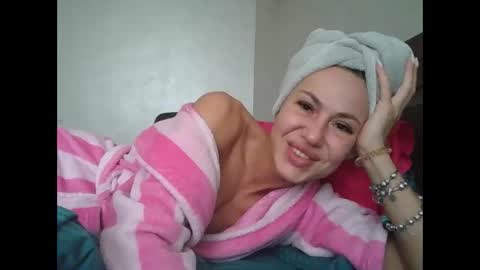 julianagold1 online show from 02.05.25
