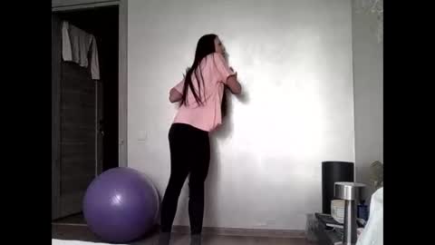 Snapshot of julianagold1 chatting on 04.19.26 julianagold1 online show from 04.19.26