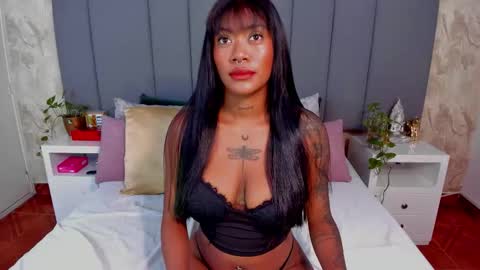 Snapshot of julianamiller chatting on 09.25.25 juli online show from 09.25.25