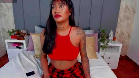 Snapshot of julianamiller chatting on 10.20.25 juli online show from 10.20.25