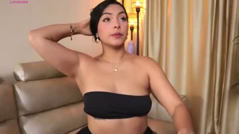 Snapshot of julianapons chatting on 07.17.26 Juliana online show from 07.17.26