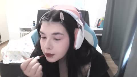 Snapshot of julianesanzo chatting on 06.13.26 MIa online show from 06.13.26