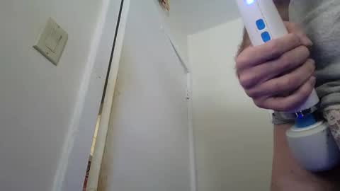 Snapshot of julianjj2001 chatting on 12.26.24 julianjj2001 online show from 12.26.24