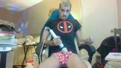 Snapshot of julianjj2001 chatting on 10.29.25 julianjj2001 online show from 10.29.25