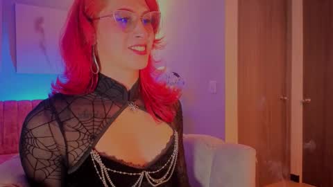 Snapshot of julianna_saenz chatting on 12.18.25 Juliana online show from 12.18.25