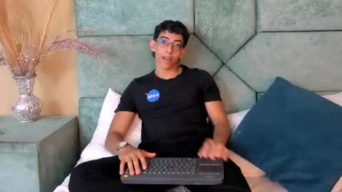 Snapshot of julianrouss chatting on 06.18.26 Julian online show from 06.18.26