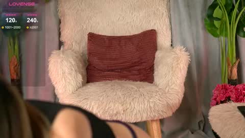 Julie online show from 09.11.25