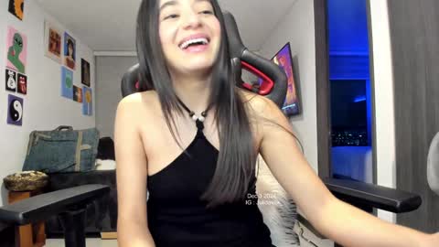 Snapshot of julidavila chatting on 12.04.24 Jeimy Help me to reach 100 thumbs up online show from 12.04.24