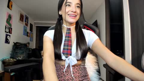 Snapshot of julidavila chatting on 12.07.24 Jeimy Help me to reach 100 thumbs up online show from 12.07.24