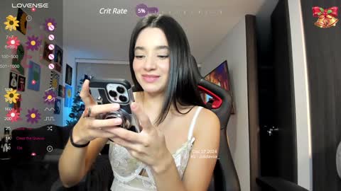 Snapshot of julidavila chatting on 12.28.24 Jeimy Help me to reach 100 thumbs up online show from 12.28.24