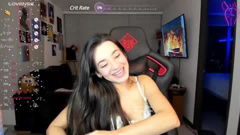 Snapshot of julidavila chatting on 02.11.25 Jeimy Help me to reach 100 thumbs up online show from 02.11.25