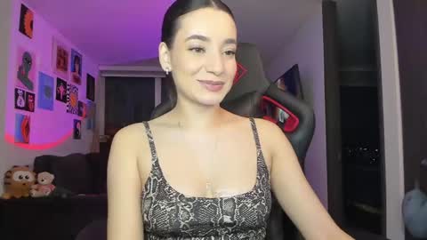Snapshot of julidavila chatting on 04.18.26 Jeimy Help me to reach 100 thumbs up online show from 04.18.26
