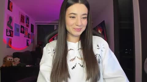 Snapshot of julidavila chatting on 04.25.26 Jeimy Help me to reach 100 thumbs up online show from 04.25.26