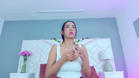 Juliet Bennet online show from 03.05.25