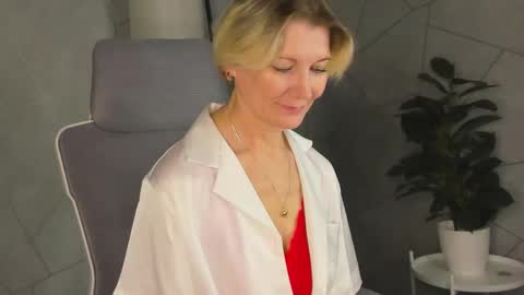 Julie Lucasss online show from 03.19.26