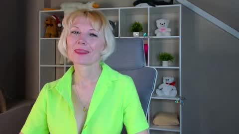 Julie Lucasss online show from 04.09.26