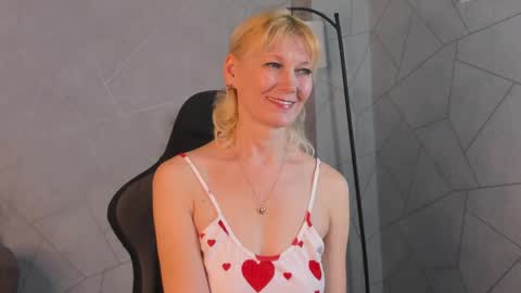 Snapshot of julie_lucasss chatting on 04.20.26 Julie Lucasss online show from 04.20.26